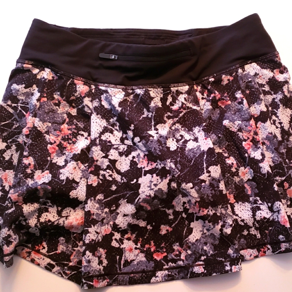 EUC Lululemon size 6 Tall tennis skirt w/shorts